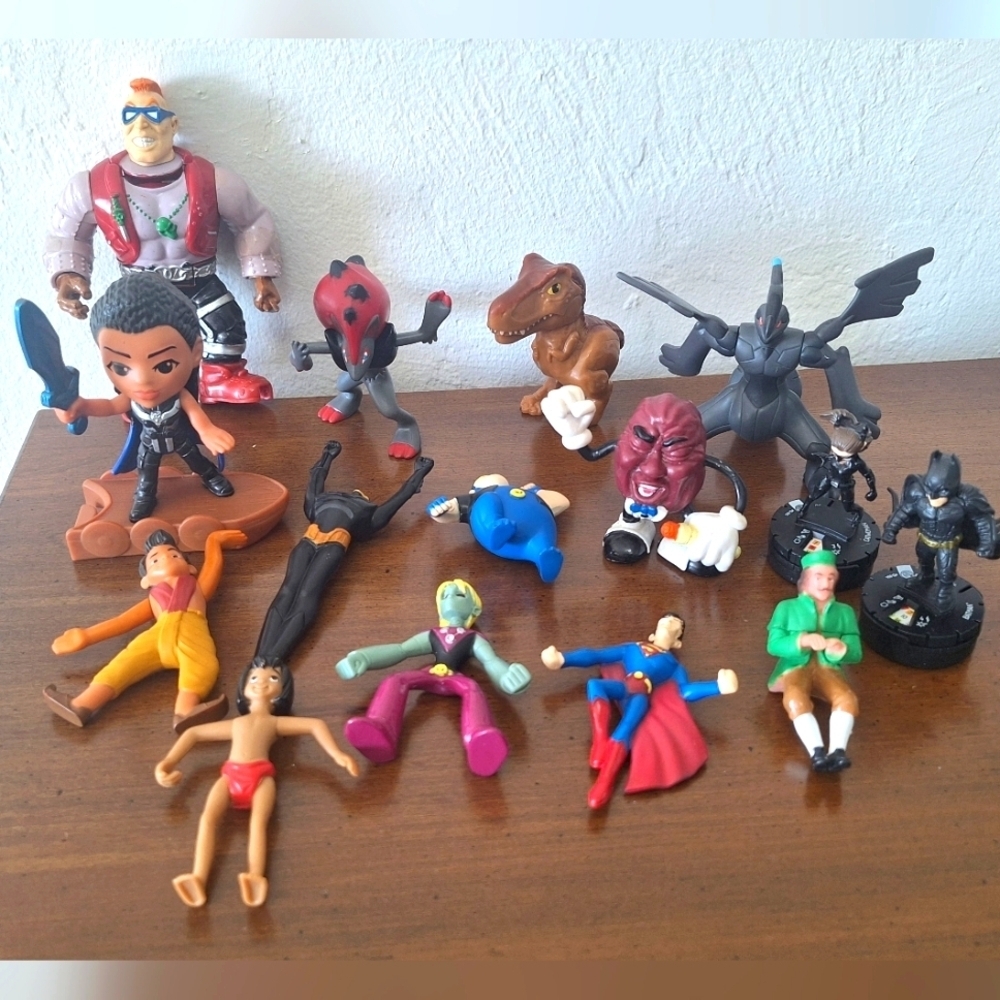 Lof Of 15 Action Figures Toys